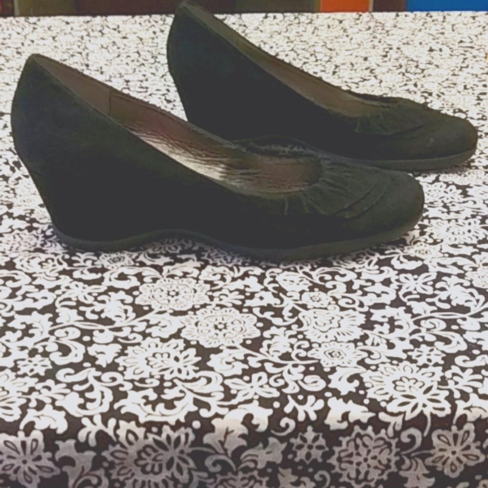 Genuine leather (suede) wedges